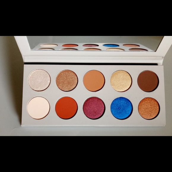KKW Beauty Other - KKW x MARIO 10-Pan Eyeshadow Palette